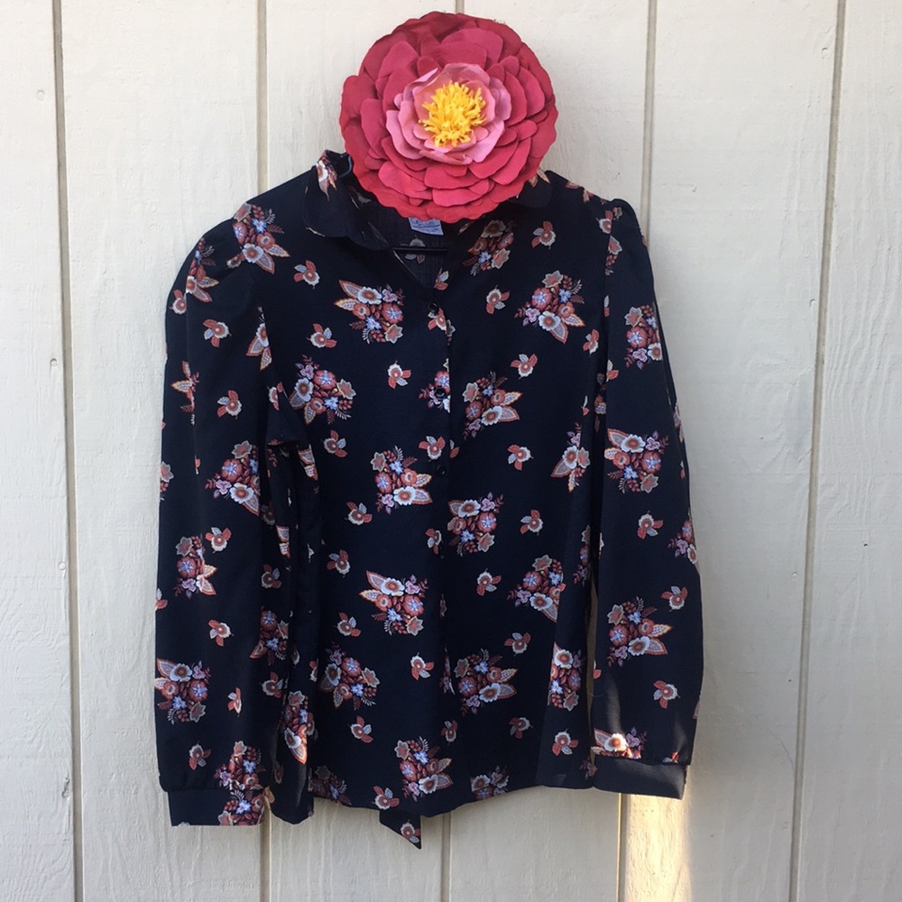 💐 Vintage Floral Button-up 💐